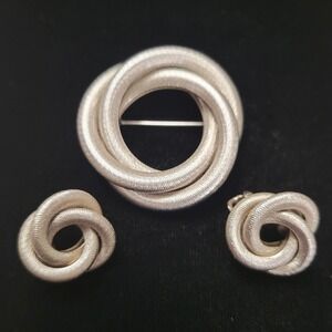 Vintage‎ SARAH COVENTRY Signed Silver Tone Circle Love Knot Brooch & Earrings